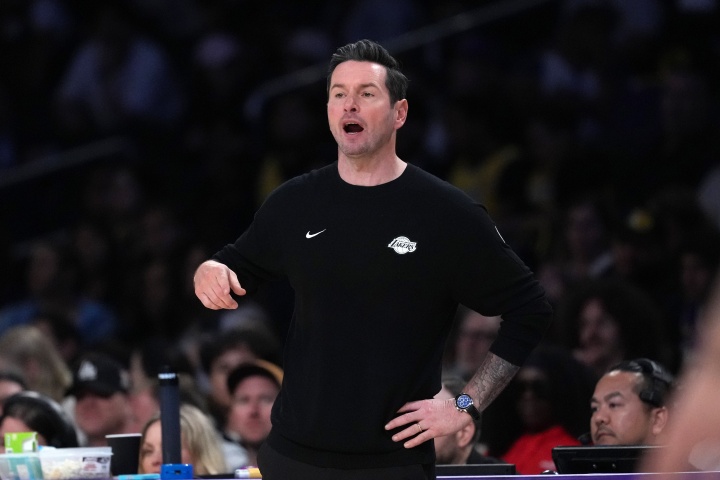 雷迪克:NBA客场赢球很难 这场逆转会成为球队宝贵的经历 雷迪克:NBA客场赢球很难 这场逆转会成为球队宝贵的经历